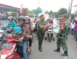 Koramil 03/Serengan & Polsek Gandeng FKPPI Bagikan 100 Takjil Buka Puasa