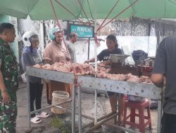 Tingkatkan Perekonomian Babinsa Gandekan Berikan Motifasi Kepada Pelaku UMKM di Wilayah Binaan