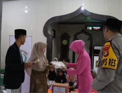 Bulan Suci Ramadhan 1446 H, Kapolres Way Kanan Bagikan Al-Quran dan Tali Asih Kepada Anak Yatim