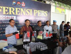 Polres Trenggalek Ungkap Kasus Temukan Ratusan Petasan dan Balon Udara Seorang Pemuda Diamankan