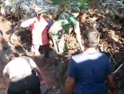 Koramil Sawit Dan Warga Gotong Royong Bersihkan Sungai Di Desa Jatirejo