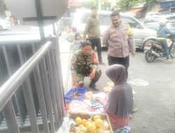 Majukan Perekonomian Wilayah, Babinsa Kepatihan Kulon Berikan Motifasi Kepada Pelaku UMKM di Wilayahnya