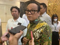 Wamenaker Apresiasi Kepolisian Bersama Pemkot Surabaya Tangani Kasus Tahan Ijazah Karyawan dan Segel Gudang Sentosa Seal