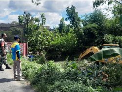 Antisipasi Banjir Babinsa Ngemplak Dampingi Tim BBWS Normalisasi Sungai