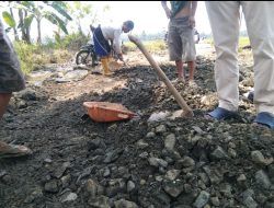 “Masyarakat Ranca Ilat Desa Cibungur Kecamatan Sukaresmi Mengeluhkan Jalan Rusak Belum Ada Realisasi Dari Pemerintah Kabupaten Pandeglang ?!”