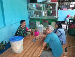 Sembari Menikmati Segelas Teh Manis, Babinsa Pucang Sawit Eratkan Tali Silaturahmi Bersama Warga