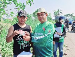 Gebrakan Baru Kades Sumbersari, Ahmad Munawar, S.Pd Membagikan Insentif RT/RW di Bank Sampah (Tempat Sampah) Untuk Bulan Mei 2025.