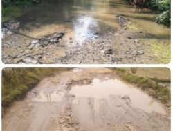 Jalan Kabupaten di Kampung Ciomas Desa Tegal Papak Rusak Berat, Warga Mengharapkan Perhatian Pemerintah Pandeglang – Banten.