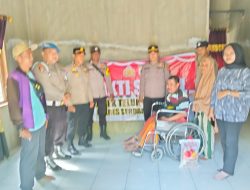 Polsek Teluk Mengkudu Diwakili Kanit Binmas Ipda Maslani Melaksanakan Bantuan Sosial ke Warga Kurang Mampu
