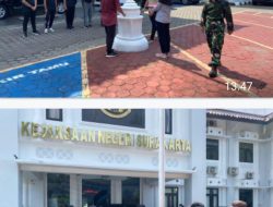 Babinsa Kepatihan Wetan Latih Dan Siapkan Petugas Upacara Bendera di Kantor Kejaksaan Negeri Surakarta