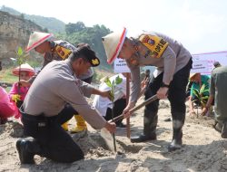 Sambut Hari Bhayangkara ke-79 Polres Tulungagung dan Bhayangkari Gelar Baksos dan Tanam Mangrove