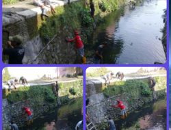 Cegah Terjadinya Banjir, Babinsa Keprabon Bersama Warga Laksanakan Kerja Bakti Resik-resik Kali Thoklo