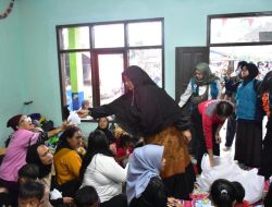 Kunjungi Warga Terdampak Longsor Nagreg, Emma Dety Pastikan Kebutuhan Dasar Terpenuhi