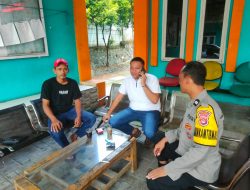 Bhabinkamtibmas Polsek Ciwandan Berbincang-Bincang Bersama Warga Sambil Ngopi Binmas.