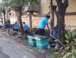 Sinergitas Babinsa Manahan Bersama Warga Masyarakat Ciptakan Lingkungan Yang Bersih, Rapi, Aman Dan Nyaman