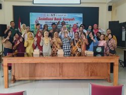 Ciptakan Lingkungan Yang Bersih & Sehat Babinsa Kemlayan Hadiri Sosialisasi Bank Sampah.