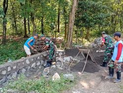 Babinsa Berpartisipasi Dalam Pembangunan Talud Jalan, Guna Cegah Longsor