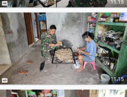 Senyum Babinsa Tipes Di Tengah Aroma & Rasa Krupuk Kulit Ceker Ayam, Ada Sentuhan Kecil Untuk Tumbuhkan Harapan Pelaku UMKM