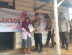 Dari Rumah ke Rumah, Kapolsek Bersama Personel Salurkan Paket Sembako di Gunung Labuhan