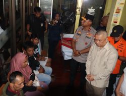 Kapolda Jatim Dampingi Menhub, dan Kakorpolairud Tinjau Korban KMP Tunu Pratama Jaya di Ketapang Banyuwangi