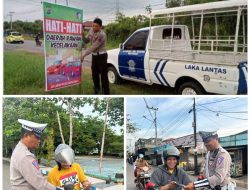 Satlantas Polres Batola Bagikan Brosur dan Himbauan Tertib Lalu Lintas