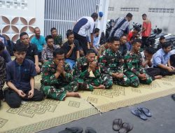 Indahnya Kebersamaan, Satgas TMMD Reguler Ke-125 Kodim 0735/Surakarta Laksanakan Shalat Jum’at Bersama Warga