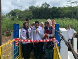 Bupati Way Kanan, Ayu Asalasiya, D.Ked. Menghadiri Peresmian Jembatan Gantung Baja & Pembangunan Rehabilitas SDN 03 Di Kampung Gunung Katun Kecamatan Baradatu