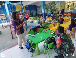 Babinsa Sudiroprajan Dampingi Pendistribusian Makanan Bergizi di Wilayah Binaannya