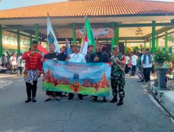 Babinsa Kepatihan Wetan Kawal Pawai Budaya Dalam Rangka Memperingati HUT SMKN 08/Surakarta