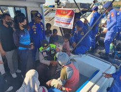 Sat Polairud Polres Sumbawa Gelar Poliklinik dan Perpustakaan Terapung, Sasar Warga Pesisir