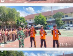 Tingkatkan Disiplin Dan Karakter Sejak Dini, Babinsa Nusukan Latihkan PBB Kepada Siswa-Siswi SMPN 7 Surakarta