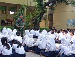 Dampak Unras Yang Anarkis, Koptu Risbiyanto Sosialisasi Kenakalan Remaja di SMP Negeri 22 Surakarta