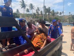 Satuan Polairud Polres Dompu Berhasil Mengevakuasi Penumpang Melahirkan Di atas Kapal Bunga Batari 01 Di Teluk Saleh Pekat.
