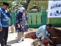 Anggota Fraksi PKB Dudi Mustofa Komitmen Membenahi Infrastruktur Pelayanan Publik Peletakan Batu Pertama Halaman Masjid Abdurahman Bin Auf.
