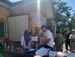 Kepala Rumah Sakit Holden Kabupaten Sarolangun Mengadakan Kegiatan Berobat Gratis di Desa Lubuk Bangkar.