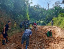 “AJAR Tantang Bupati Lebak Turun Ke Jalan Desa Cikaret Kecamatan Cigemblong Rusak Berat ?!”
