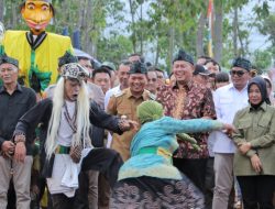 Kang Haji Cucun dan Kang DS Ajak Masyarakat Kabupaten Bandung Ngarawat Lembur
