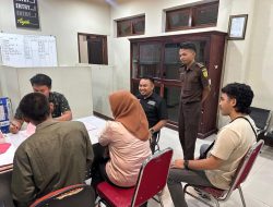 Satresnarkoba Polres Dompu Limpahkan Dua Tersangka Kasus Narkotika ke Kejaksaan Negeri Dompu.