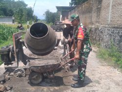Gotong Royong Babinsa dan Warga Desa Telawong Wujudkan Jalan yang Lebih Baik