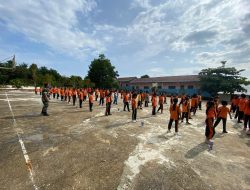 Babinsa Koramil 03/SBD Sertu R Sitompul melaksanakan Olahraga Bersama, Melatih PBB dan Wawasan Kebangsaan.