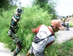 Gotong Royong Prajurit Yonif 9 Marinir Bersama Masyarakat Guna Memperat Kebersamaan Untuk Mewujudkan Lingkungan Bersih Dan Sehat
