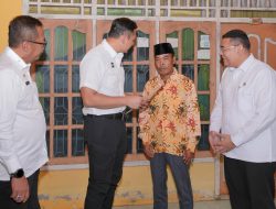 Bersama Menko AHY Serahkan Sertipikat Tanah untuk Rakyat di Bengkulu, Wamen Ossy Apresiasi Peran Pemerintah Daerah