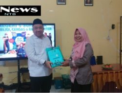 HL. Hadrian Irfani Anggota DPR/RI Dapil NTB 2 Lombok Serahkan Bantuan Program Aspirasinya di SD 3 Kauman Praya