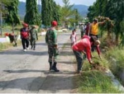 TNI dan Warga Kompak Bersih-Bersih, Desa Pacing Tumbuhkan Semangat Gotong Royong