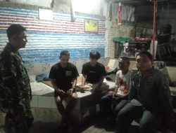 Sambangi Pos Ronda, Babinsa Sumber Bersama Linmas Membaur Bersama Masyarakat Jaga Kamtibmas