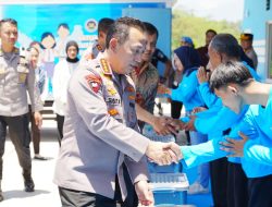 Kapolri Berikan Bansos dan Salurkan Bahan Pangan Murah di Semarang