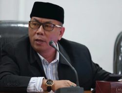 Ketua Fraksi Partai Demokrat H. Asep Ikhsan Sampaikan Pandangan Fraksi Di Rapat Sidang Paripurna DPRD.