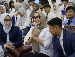 Bupati Barru Berikan Kuliah Umum Pada Mahasiswa Baru STMIK Kharisma Makassar