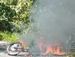 Motor Staf Kantor Camat Ma’u Ludes Terbakar Akibat Tiba-Tiba Kabel Listrik Jatuh Saat Mengendarai