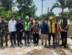 Proyek Jalan Penghubung Sekucing–Bulak Sepanjang 157 Meter Telan Biaya Rp. 300 Juta, Target Rampung Akhir November, Bupati Kendal Ibu Tika Meninjau Lokasi Proyek